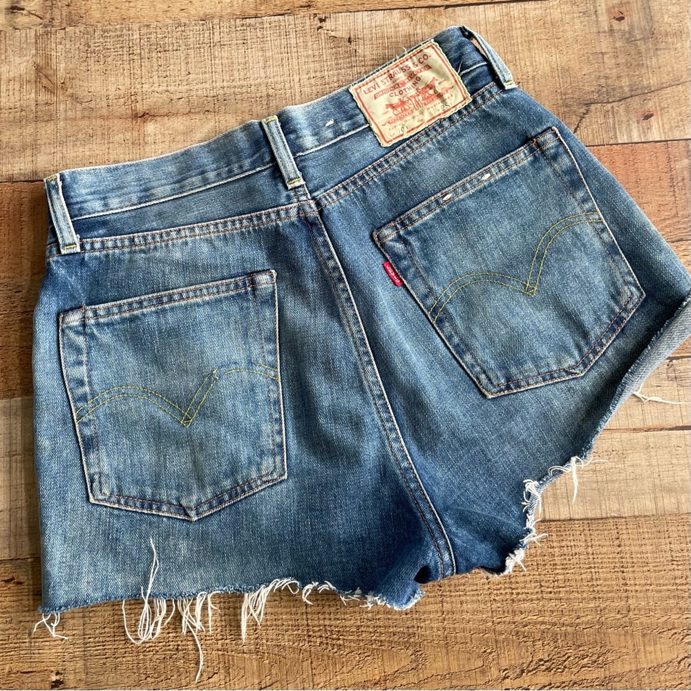 LEVis 701 Cutoff Denim Jean Shorts High Waist Daisy Dukes Size 28 White Label - Picture 5 of 8